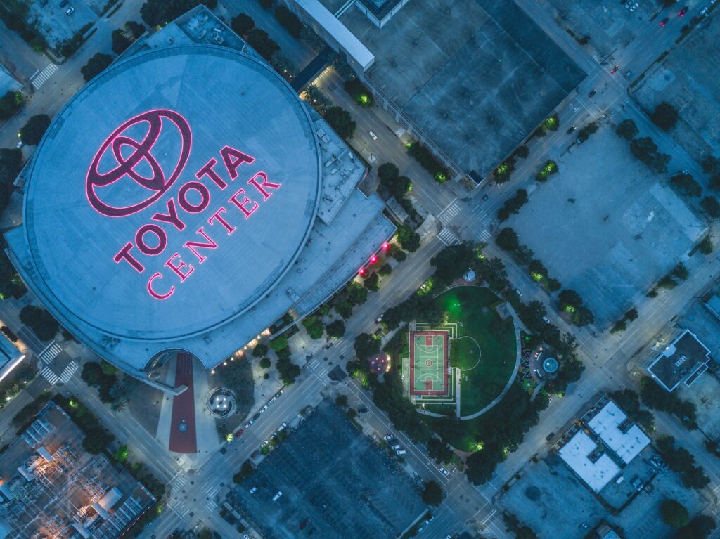 Photo aérienne du Toyota Center - Communication et sport - AVICOM'
